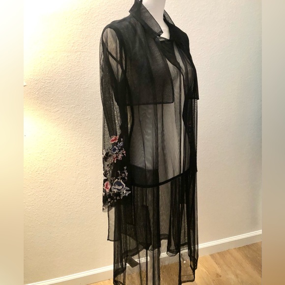 BCBG MaxAzaria Sheer embroidered long lace duster/ trench coat excellent shape - Picture 3 of 4